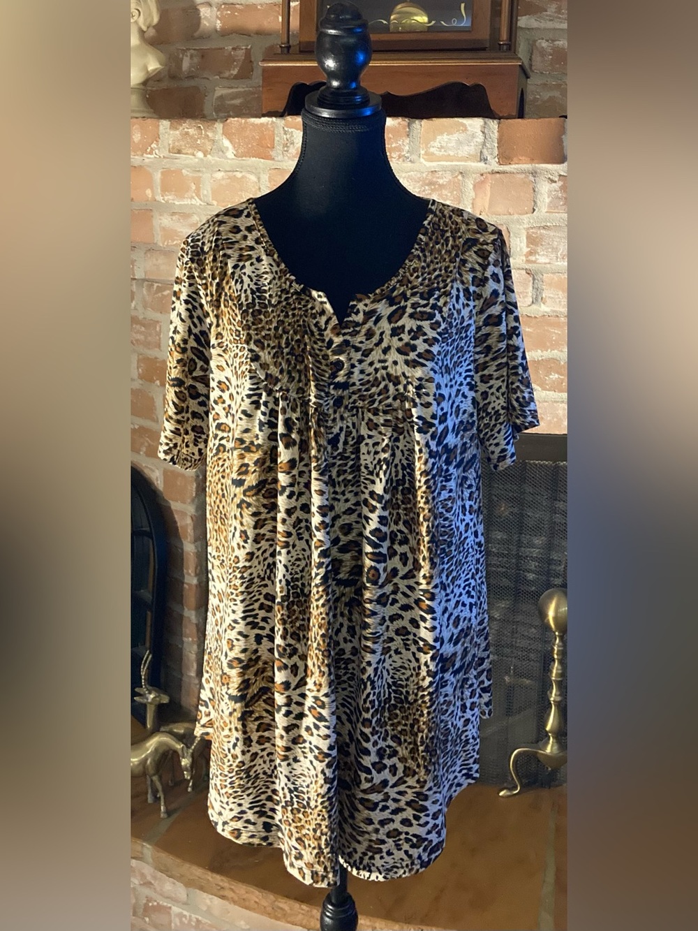 A. Jesdani Leopard Print Short Sleeve Tunic Top in Brown